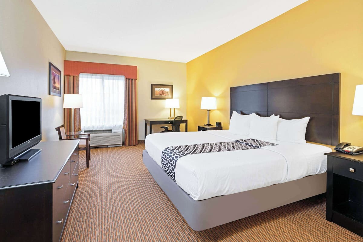 Room, 1 King Bed, Accessible, Non Smoking | Premium bedding, pillow-top beds, desk, blackout curtains