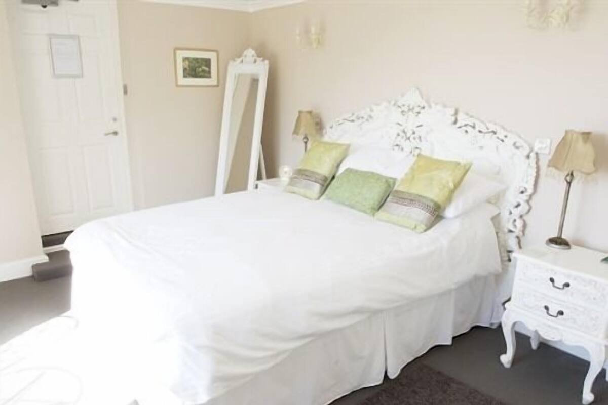 Chambre Double Premium, 1 très grand lit, salle de bains attenante