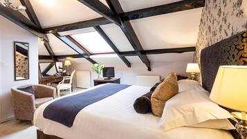 Standard Room with a bath, 1 Double Bed | Premium bedding, iron/ironing board, free WiFi, bed sheets