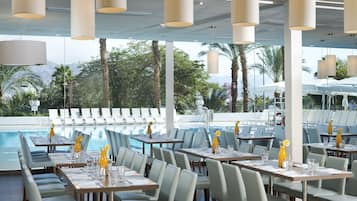 Bao gồm bữa sáng buffet hàng ngày