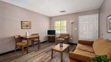 Standard Suite, 1 Queen Bed | Living area | 43-inch TV with cable channels, Hulu