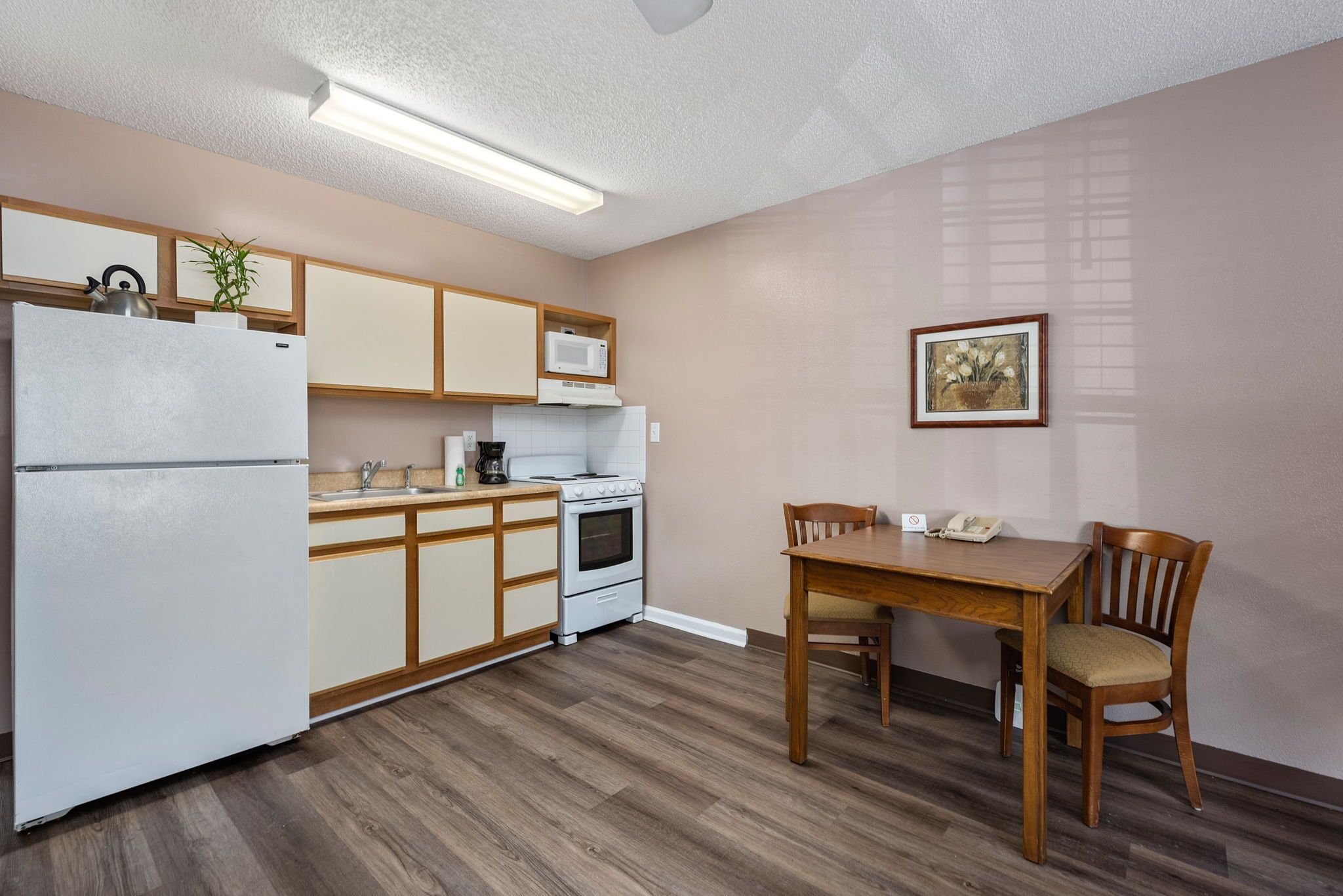 standard suite, 1 king bed | private kitchen | microwave, oven, stovetop, coffee/tea maker