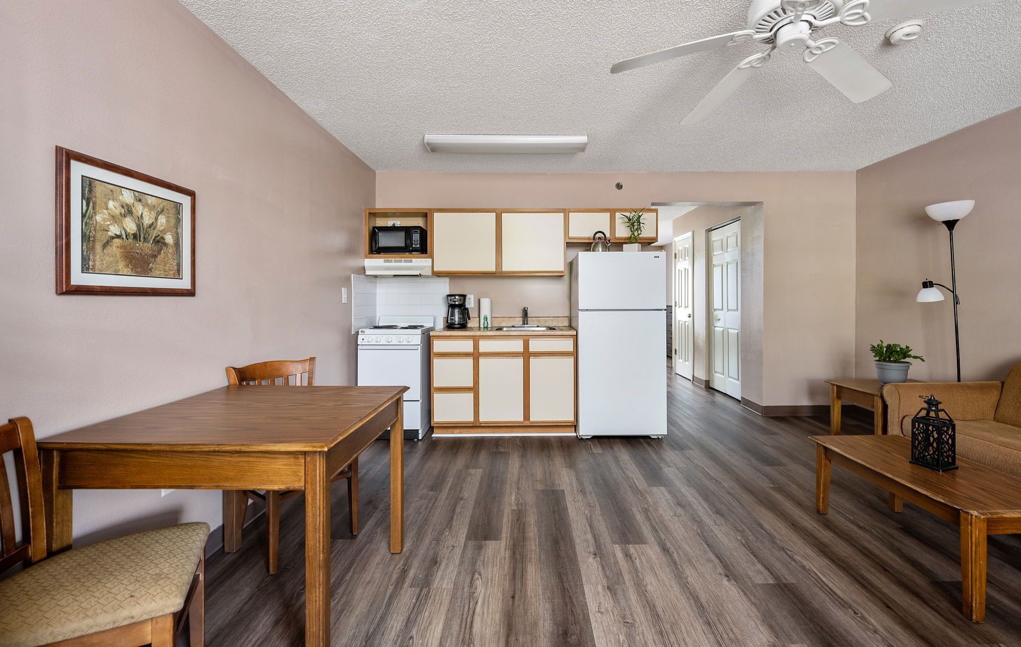 basic double room | private kitchen | microwave, oven, stovetop, coffee/tea maker