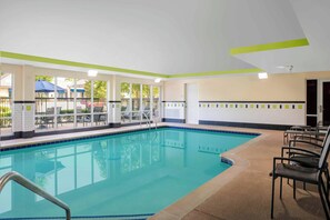 Una piscina cubierta