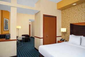 Desk, laptop workspace, iron/ironing board, free cribs/infant beds - Fairfield by Marriott Inn and Suites Augusta Fort Eisenhower Area (Augusta)