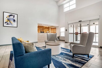 Comfort Inn & Suites Dothan Northside Plaza