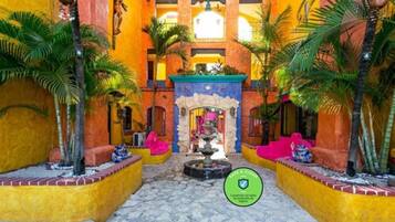 Vista frontal de la propiedad