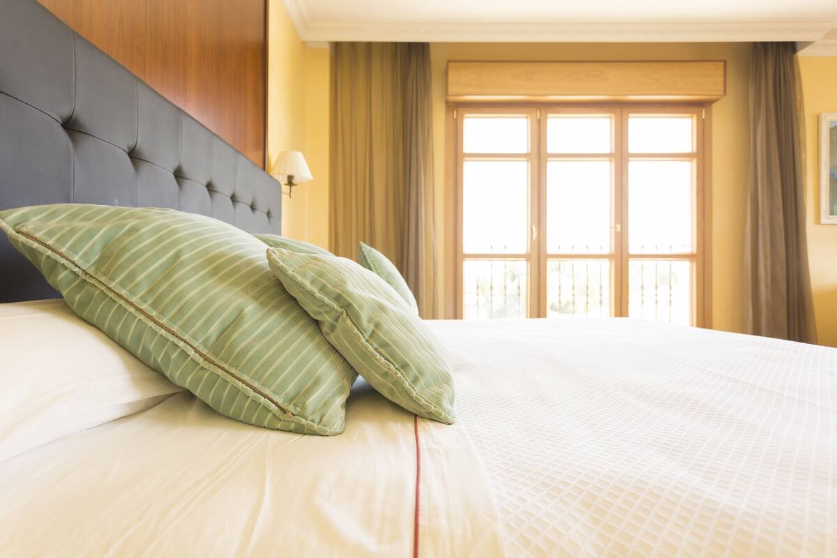 superior double room | minibar, desk, blackout curtains, iron/ironing board