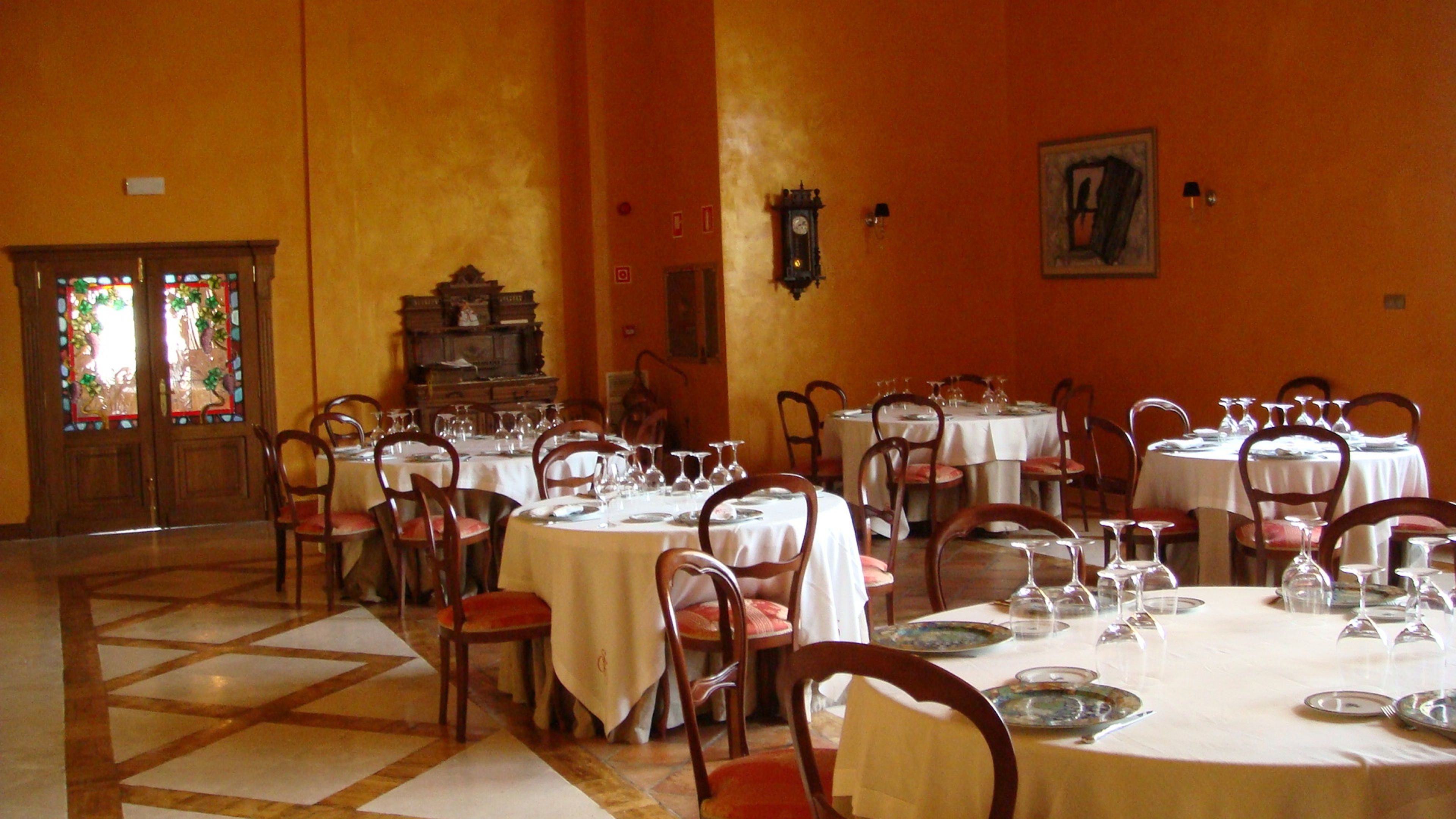 Breakfast, lunch, dinner served; local cuisine 