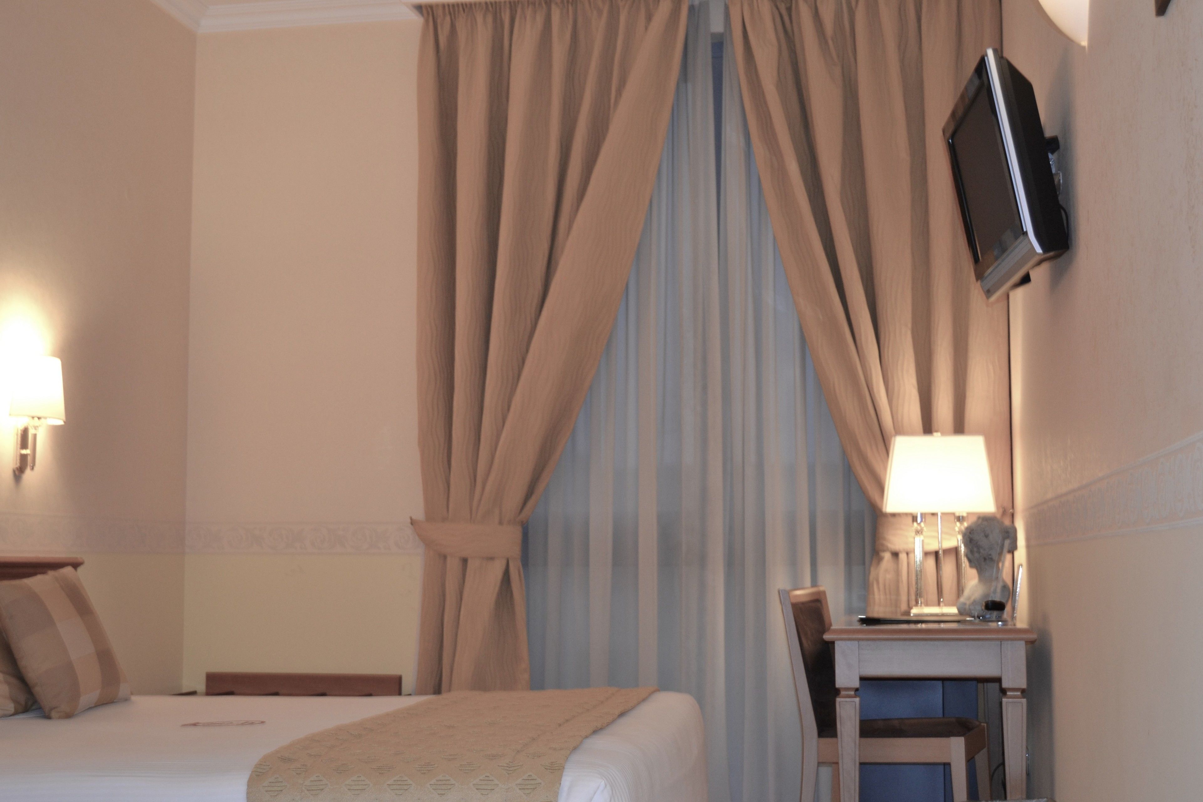 egyptian cotton sheets, premium bedding, memory-foam beds, minibar