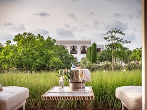 Déjeuner, dîner et souper servis sur place