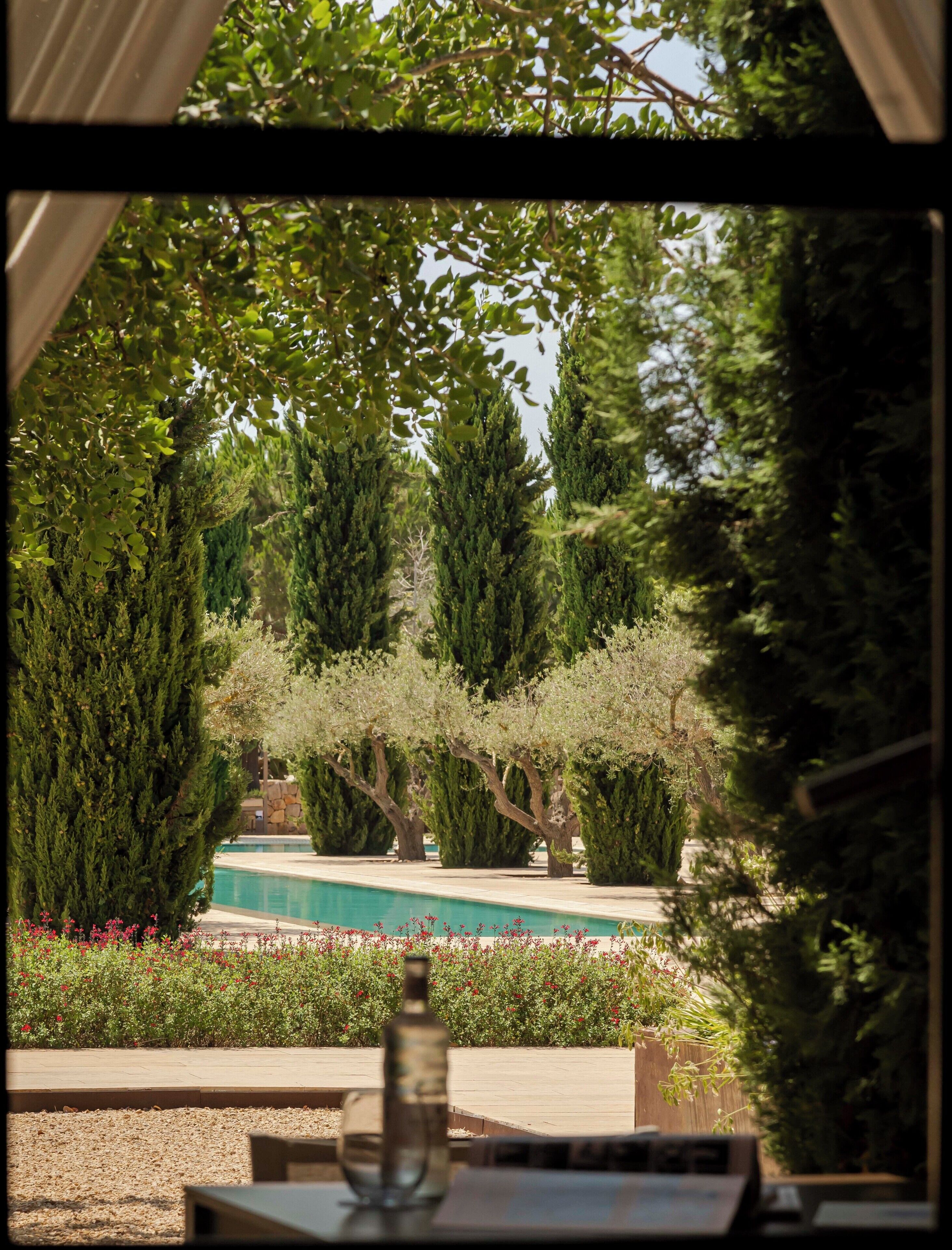 Kahden hengen huone | Ylelliset vuodevaatteet, minibaari, tallelokero huoneessa