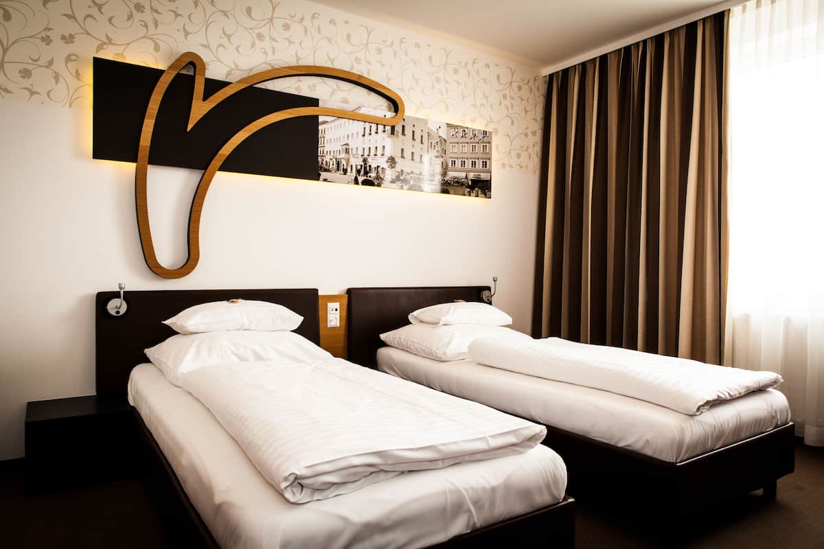 standard twin room | 1 bedroom, hypo-allergenic bedding, in-room safe, blackout curtains