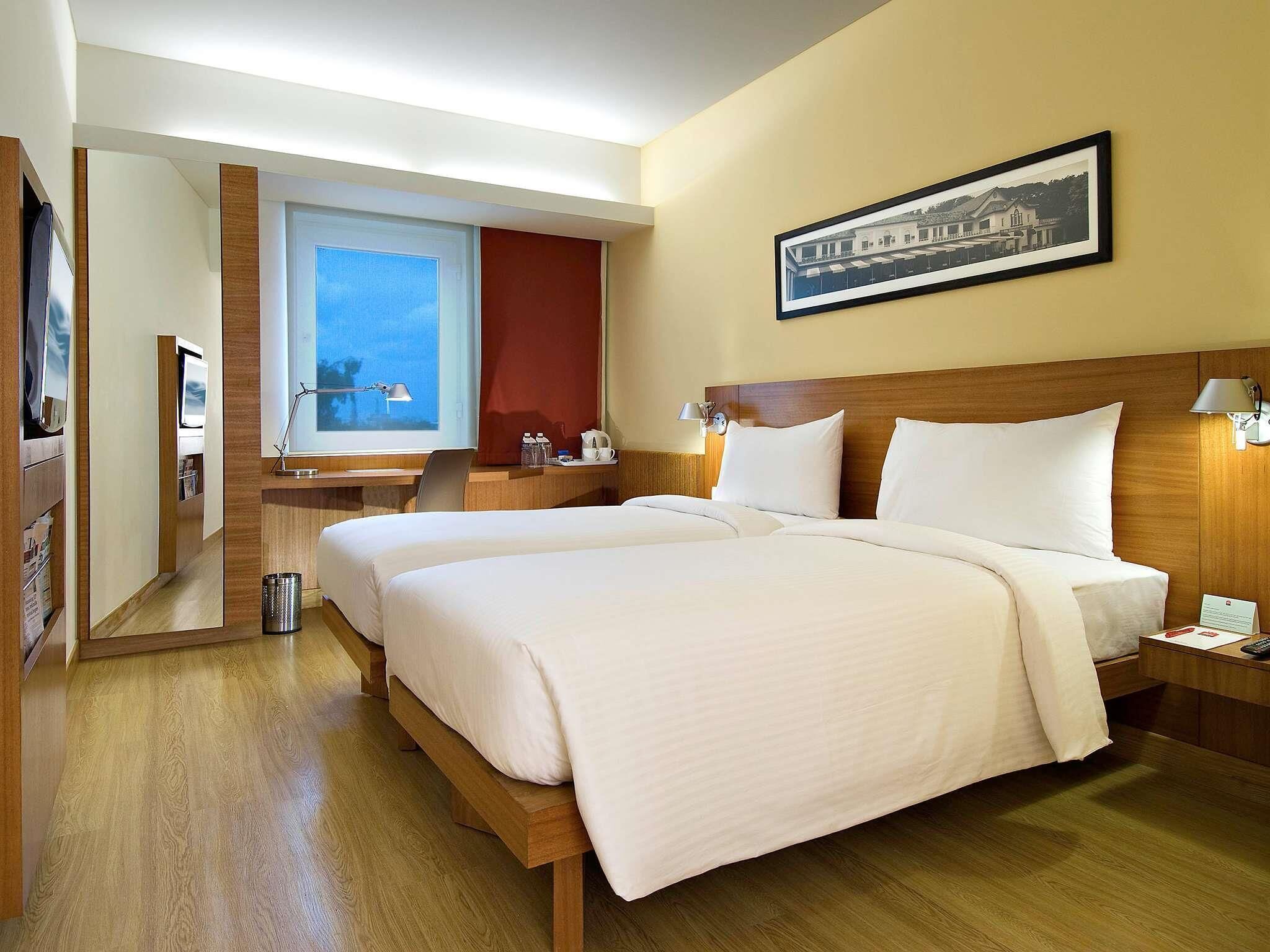 Premium bedding, down duvets, minibar, in-room safe