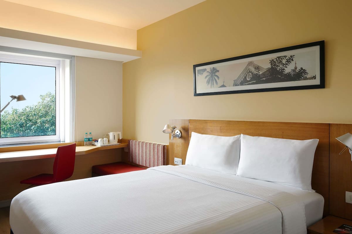 Premium bedding, down duvets, minibar, in-room safe