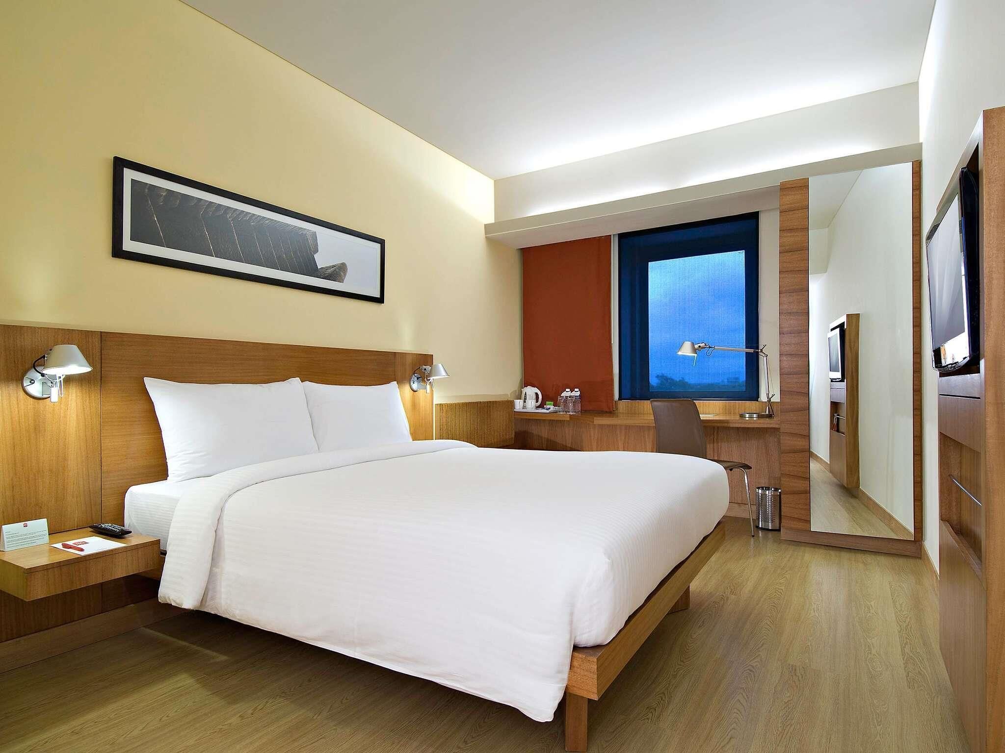 Premium bedding, down duvets, minibar, in-room safe