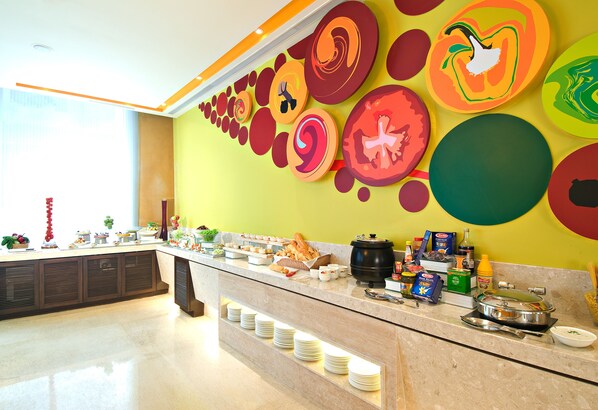 Desayuno buffet diario (INR 618 por persona)