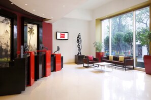 Lobby sitting area - ibis Pune Viman Nagar Hotel (Pune)