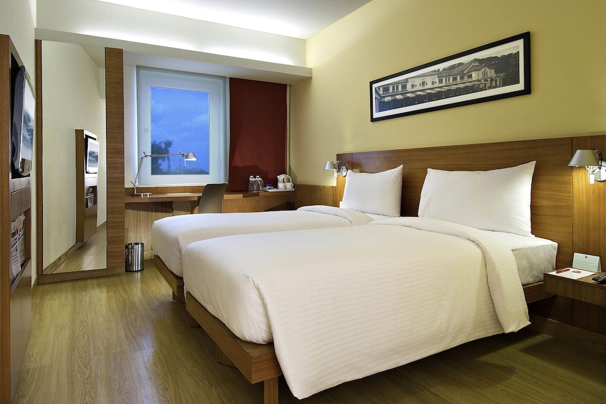 Premium bedding, down duvets, minibar, in-room safe