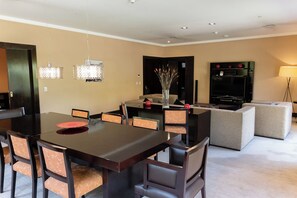 Presidential Studio Suite | Living area - Hotel Casino Magic (Neuquén)