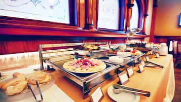 Free daily buffet breakfast