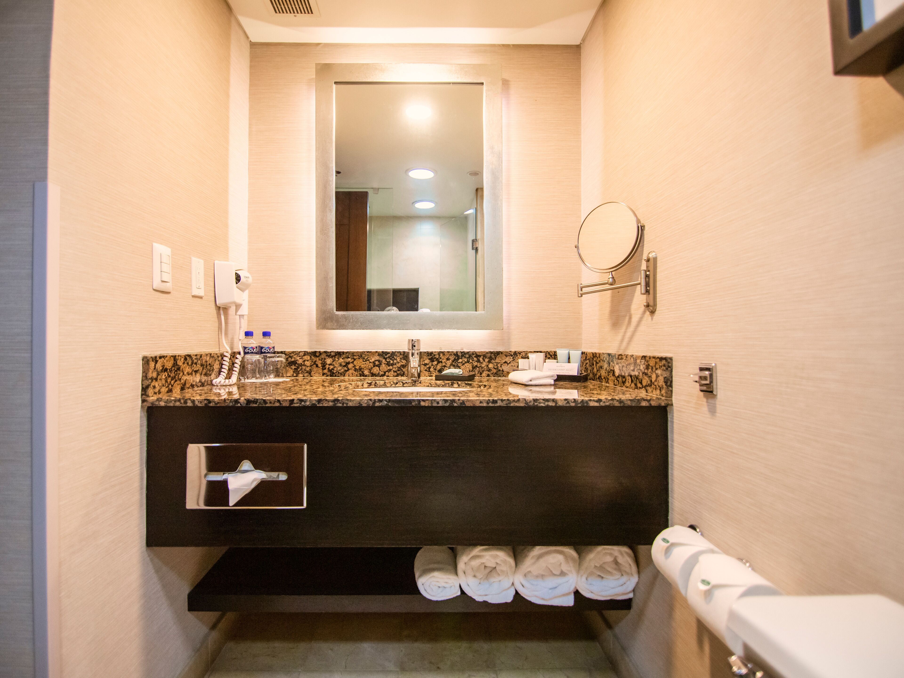 lucerna select, 1 king bed | in-room safe, desk, iron/ironing board, free wifi