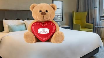 Caja de seguridad en la habitación y escritorio