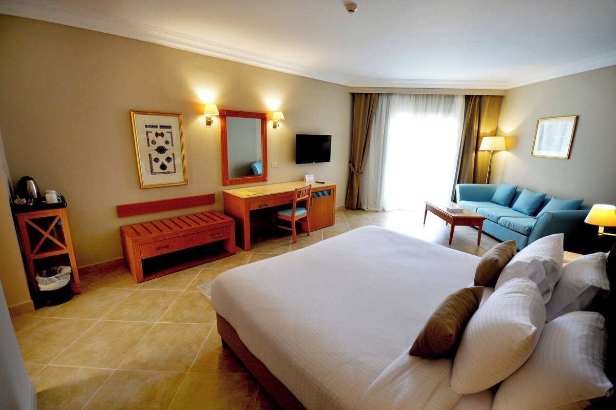 ห้องดีลักซ์, วิวสวน | ผ้าปูที่นอนฝ้ายอียิปต์, ตู้นิรภัยในห้องพัก, โต๊ะทำงาน