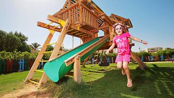 Área de juegos infantiles al aire libre