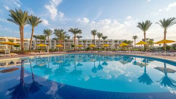 3 outdoor pools, open 10:00 AM to 5:30 PM, pool umbrellas, sun loungers