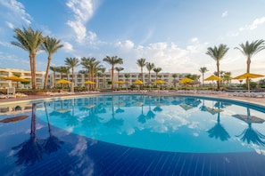 3 outdoor pools, open 10:00 AM to 5:30 PM, pool umbrellas, pool loungers