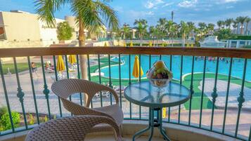 Deluxe Room, Pool View | Egyptian cotton sheets, in-room safe, desk, laptop workspace