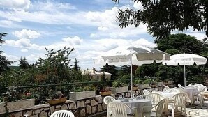 2 Restaurants; Frühstück, Mittagessen und Abendessen werden serviert