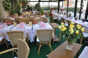 2 restaurants; breakfast, lunch and dinner served  - Logis Hotel Le Relais Imperial (Saint-Vallier-de-Thiey)