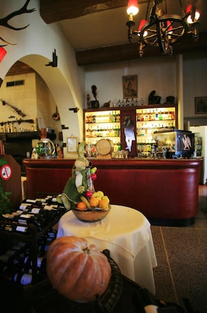 Bar (on property) - Logis Hotel Le Relais Imperial (Saint-Vallier-de-Thiey)