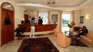 Interior entrance - Hotel Elena (Recco)
