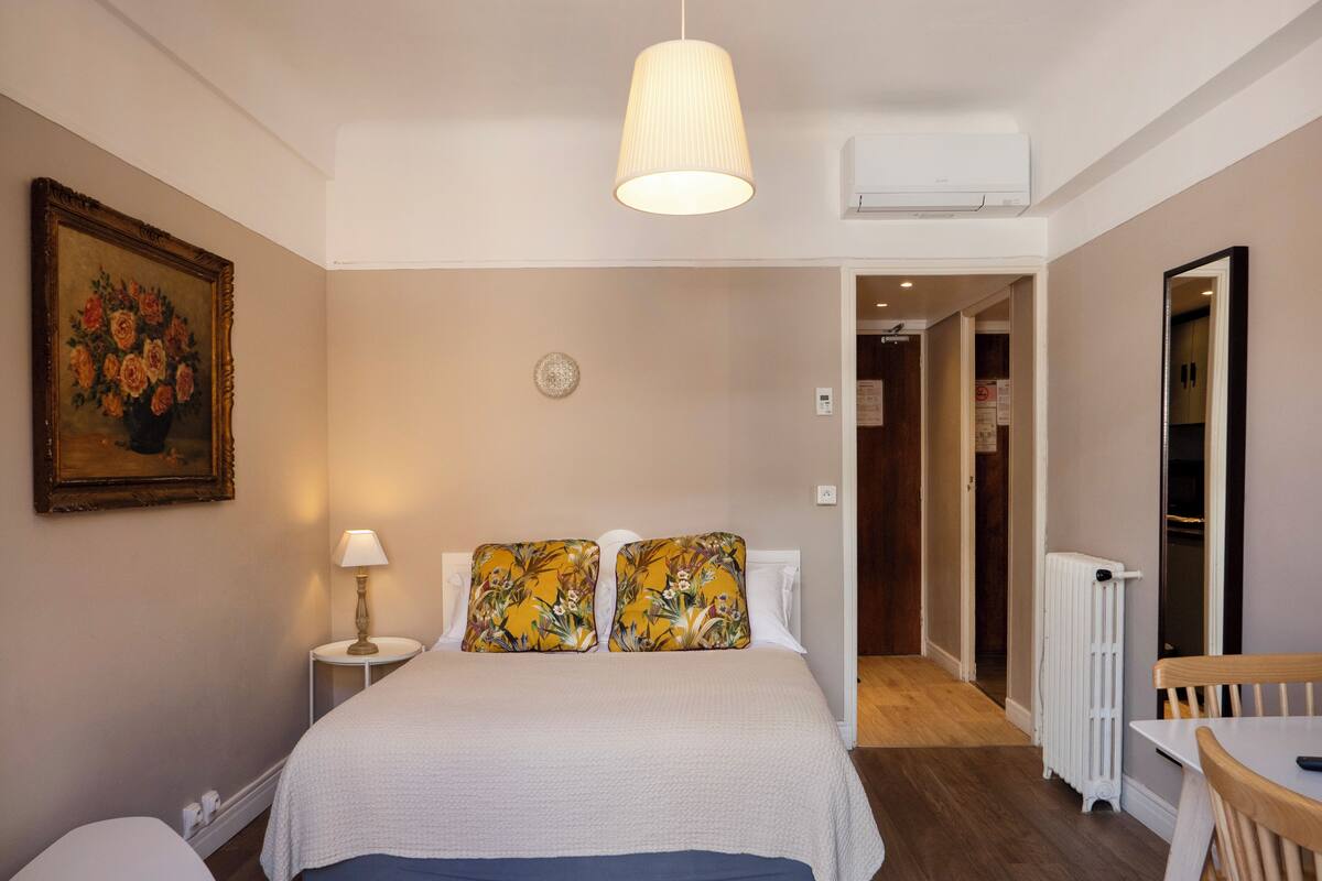 Habitación cuádruple familiar, vista a la ciudad (Village) | Wifi gratis y ropa de cama 