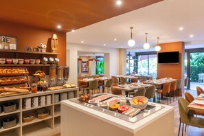 Tägliches Frühstücksbuffet gegen Gebühr