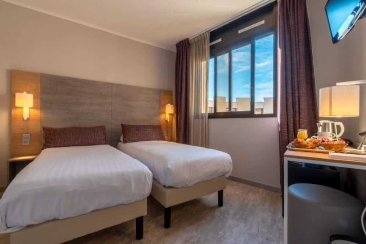 Minibar, in-room safe, desk, laptop workspace