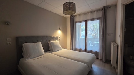 Twin Room, 2 Twin Beds | Desk, free WiFi
