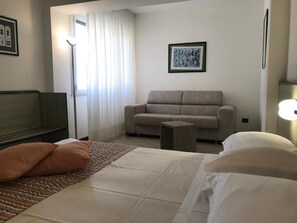Minibar, coffres-forts dans les chambres, bureau, chambres insonorisées