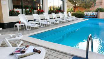 Piscine extérieure (ouverte en saison)