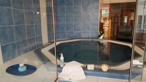 室內 SPA 浴池