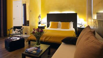 Luxe beddengoed, een minibar, een kluis op de kamer