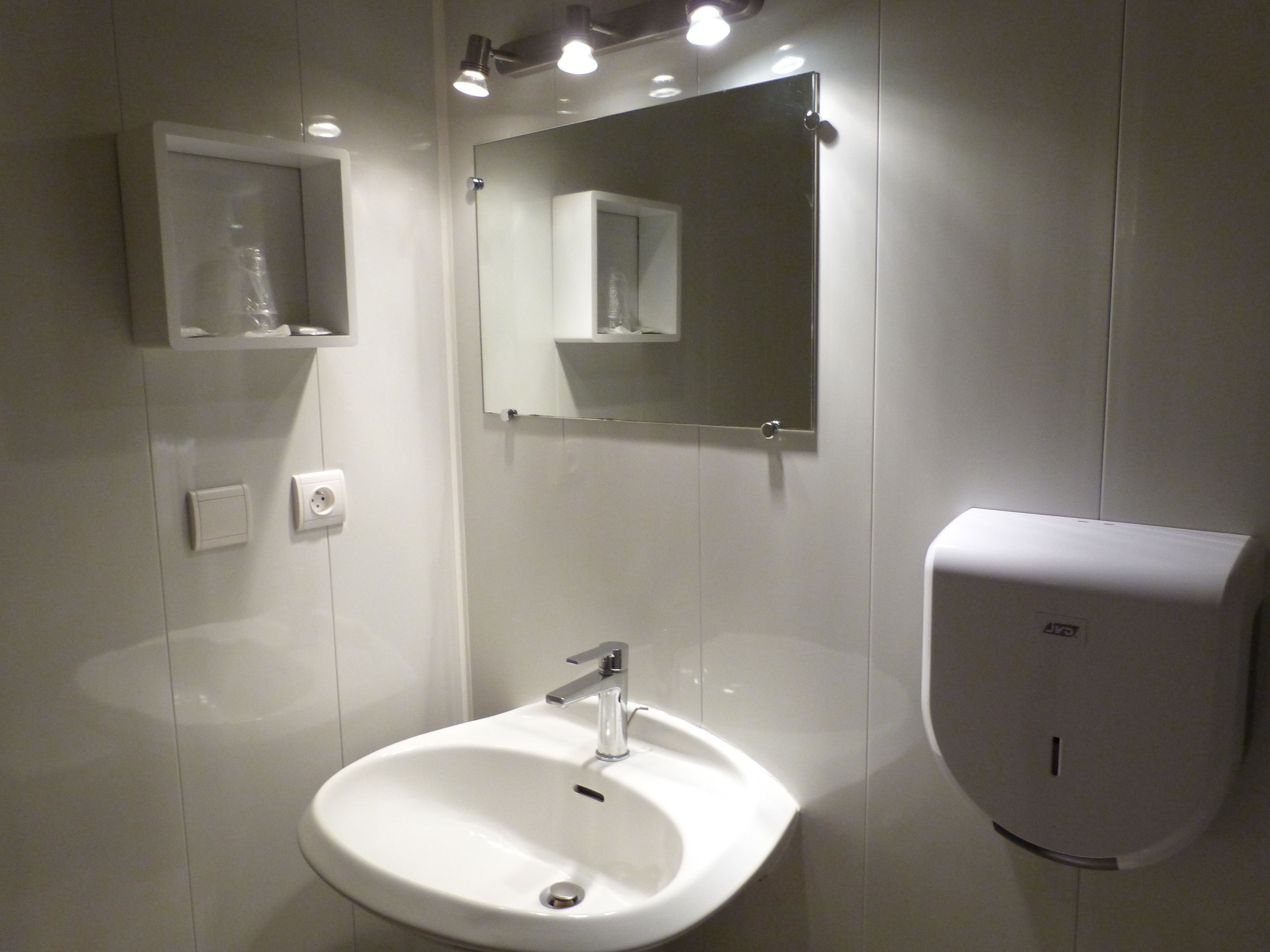 Double Room, 1 Double Bed (with shower) | Bathroom sink