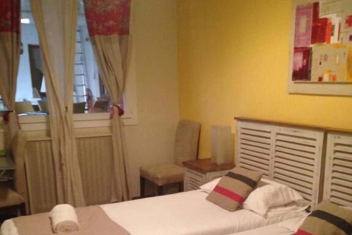 Classic-Zweibettzimmer | Hochwertige Bettwaren, Bügeleisen/Bügelbrett, kostenloses WLAN