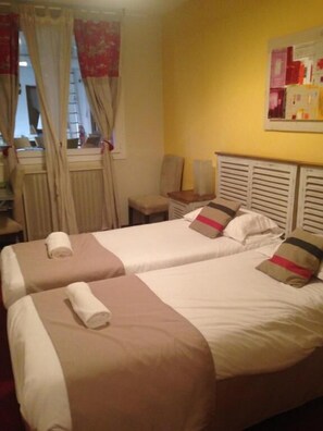 Klassieke Twin kamer | Luxe beddengoed, een strijkplank/strijkijzer, gratis wifi