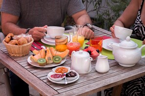 Dagelijks continentaal ontbijt (toeslag)