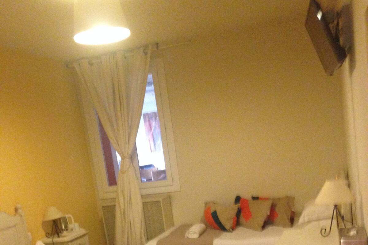 高档床上用品、熨斗/熨  板、免费 WiFi