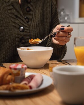 Dagelijks ontbijtbuffet (EUR 12 per persoon)